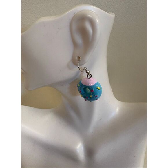 Frosted donut statement earrings - Picture 3 of 3